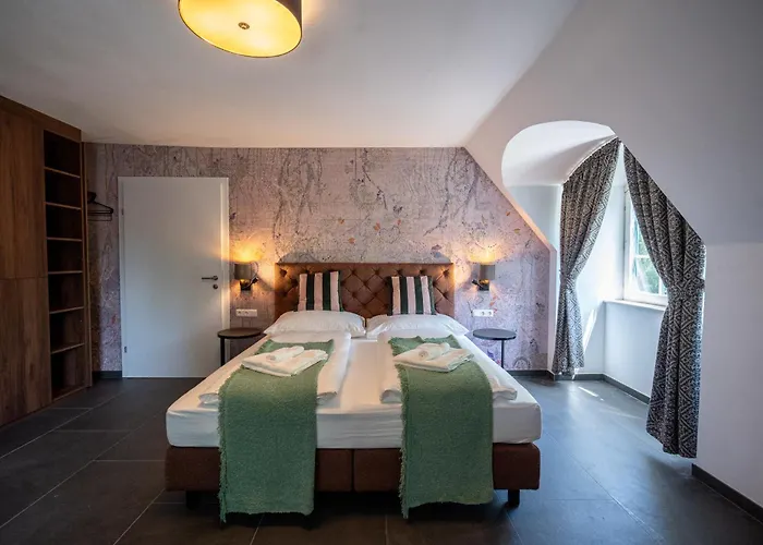 Schloss Hantberg * Johnsdorf